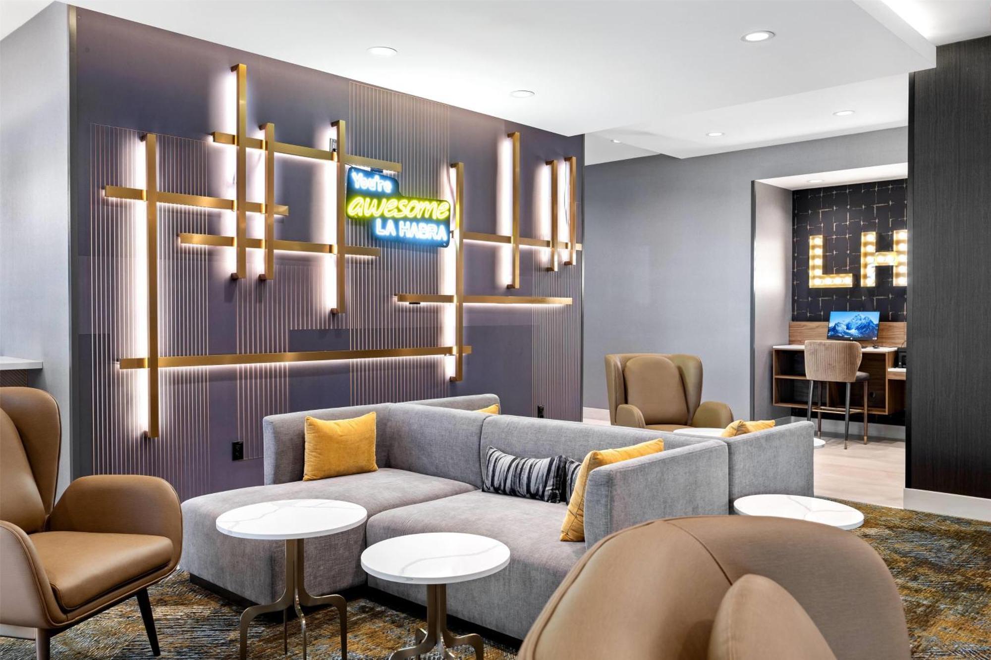 La Quinta Inn & Suites By Wyndham La Habra Buitenkant foto